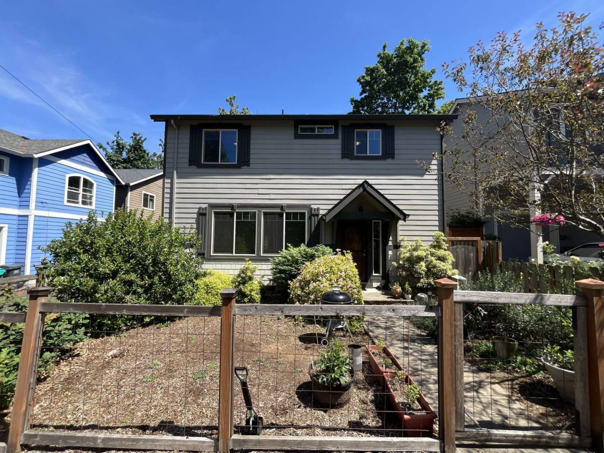 House for rent at 9304 N Macrum Ave, Portland, OR 97203