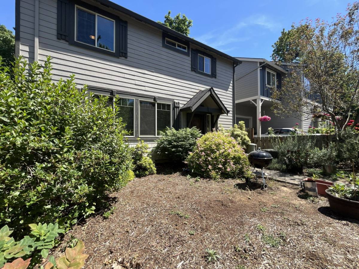 House for rent at 9304 N Macrum Ave, Portland, OR 97203