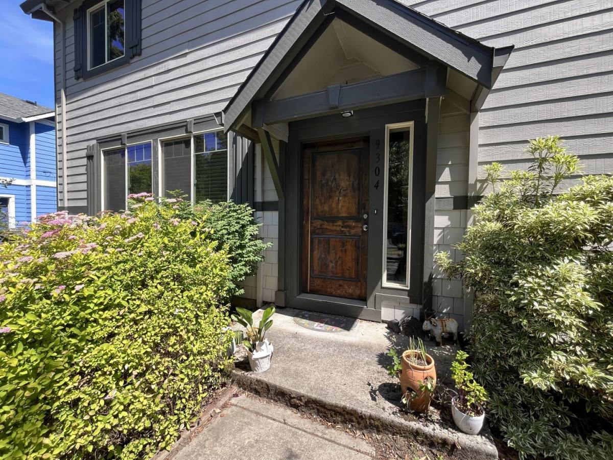 House for rent at 9304 N Macrum Ave, Portland, OR 97203
