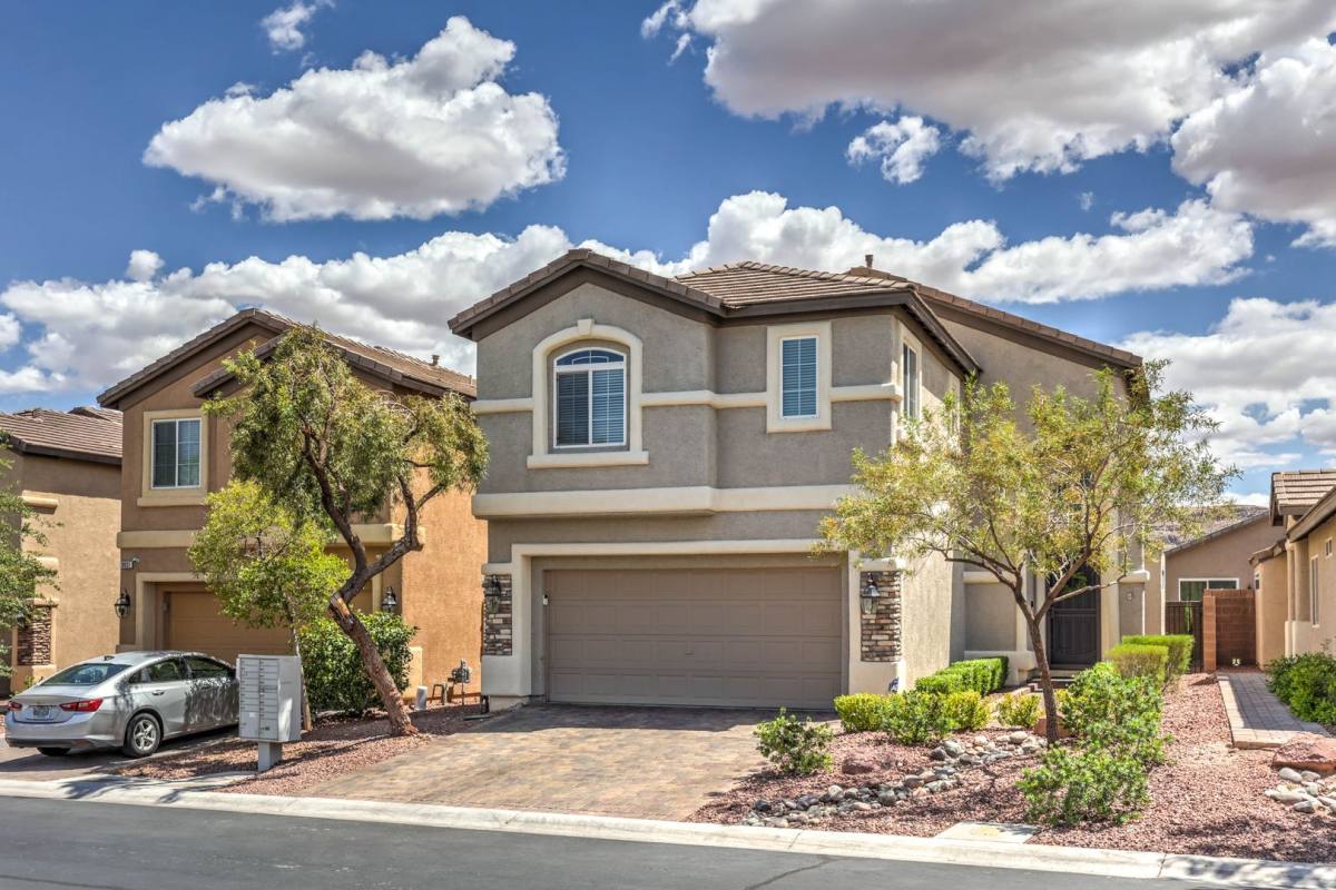 House for rent at 10037 Willowbrook Pond Rd, Las Vegas, NV 89148