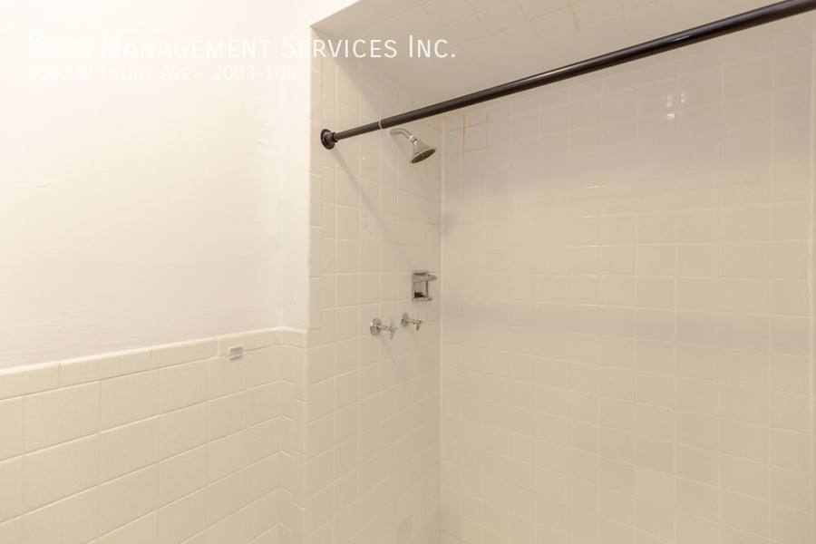 Apartment for rent at 2003 W Touhy Ave #104, Chicago, IL 60645