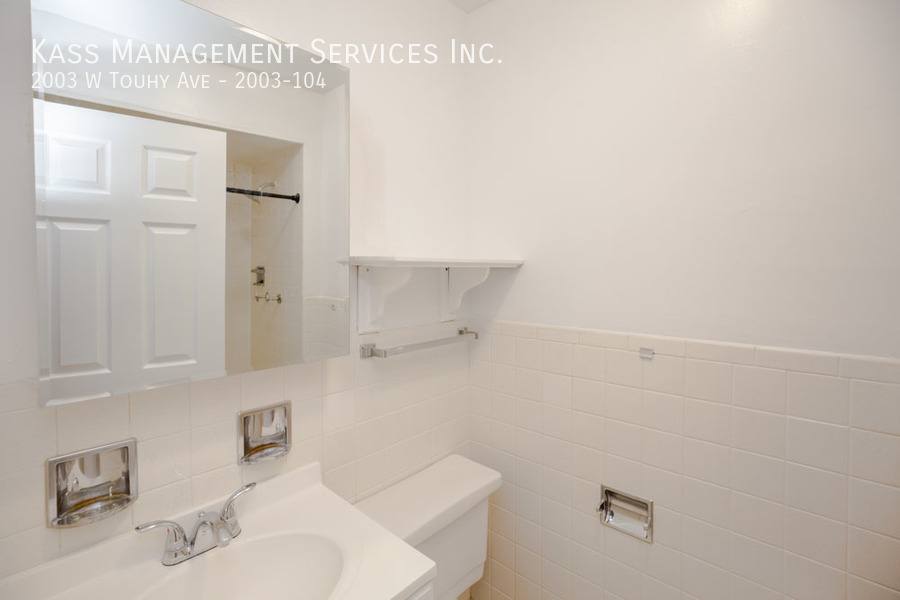 Apartment for rent at 2003 W Touhy Ave #104, Chicago, IL 60645