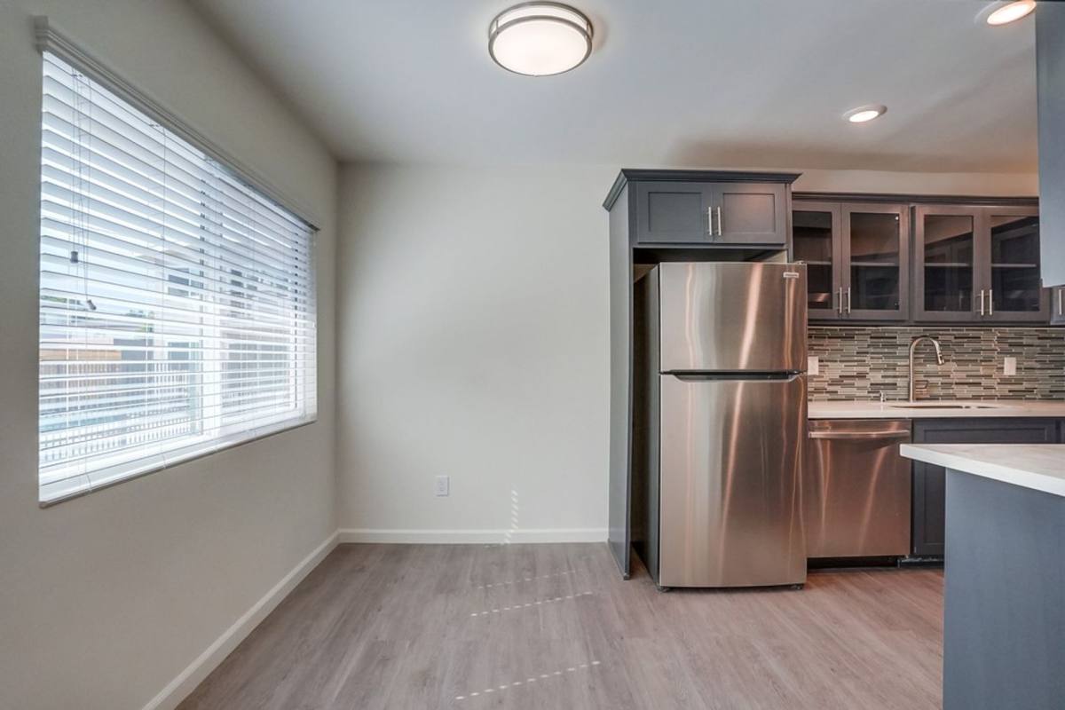 Apartment for rent at 333 W Queen St #7, Inglewood, CA 90301