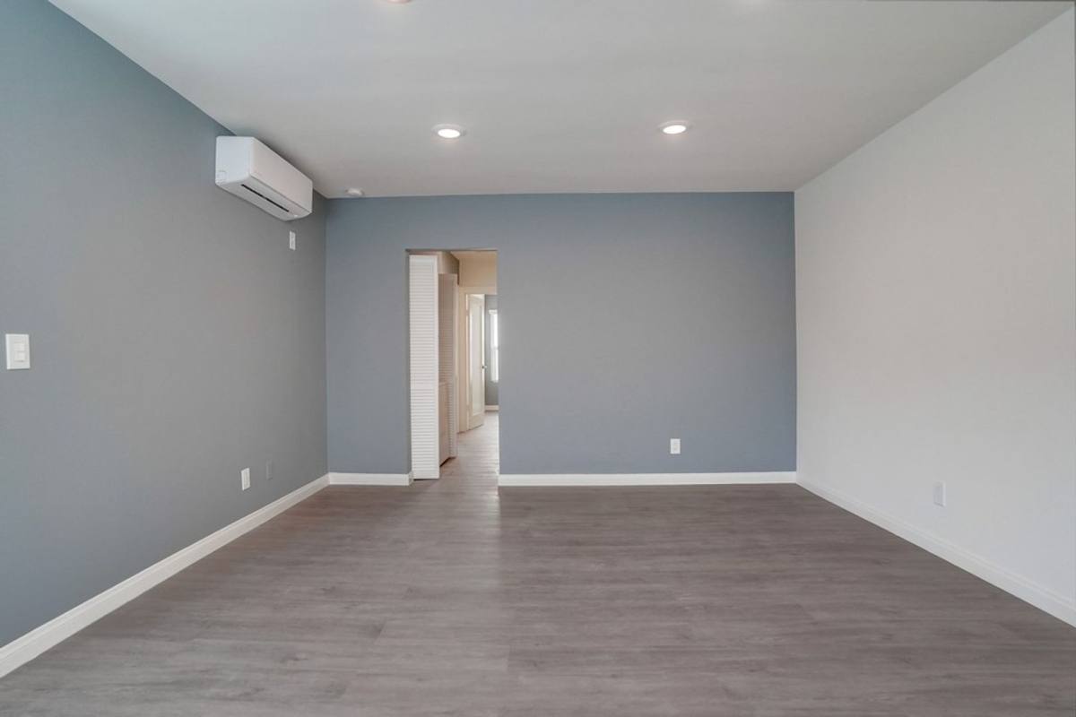 Apartment for rent at 333 W Queen St #7, Inglewood, CA 90301