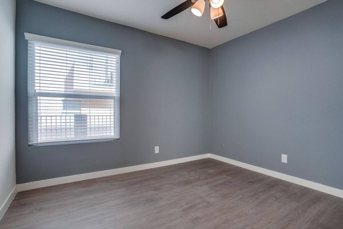 Apartment for rent at 333 W Queen St #7, Inglewood, CA 90301