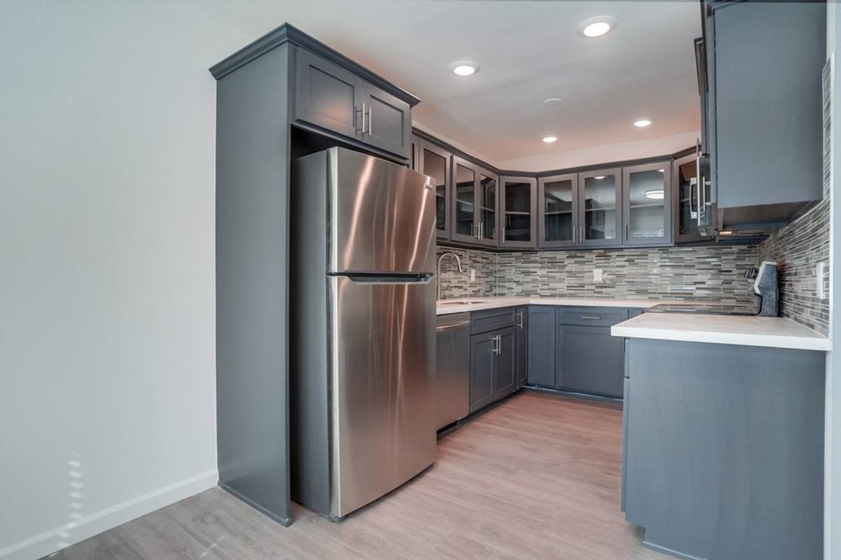 Apartment for rent at 333 W Queen St #7, Inglewood, CA 90301