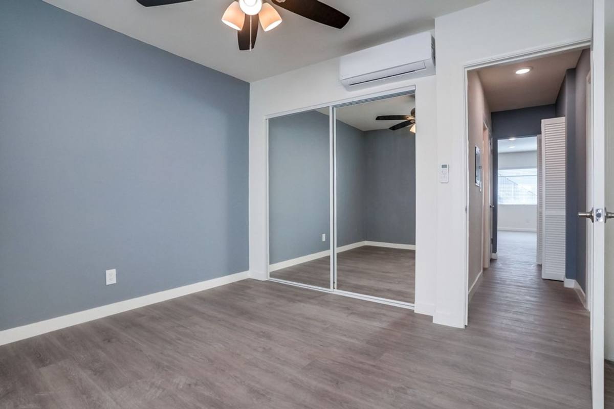 Apartment for rent at 333 W Queen St #7, Inglewood, CA 90301