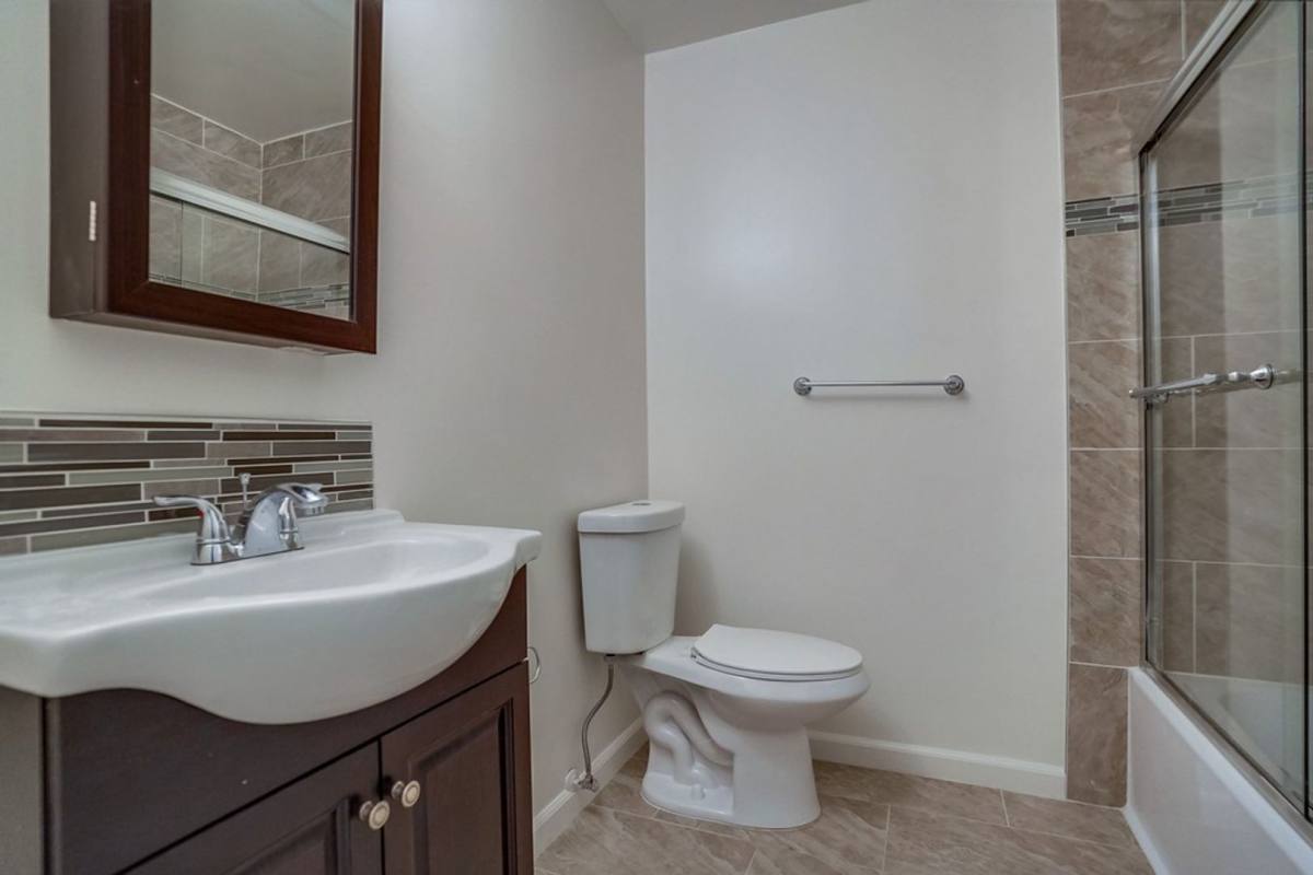 Apartment for rent at 333 W Queen St #7, Inglewood, CA 90301