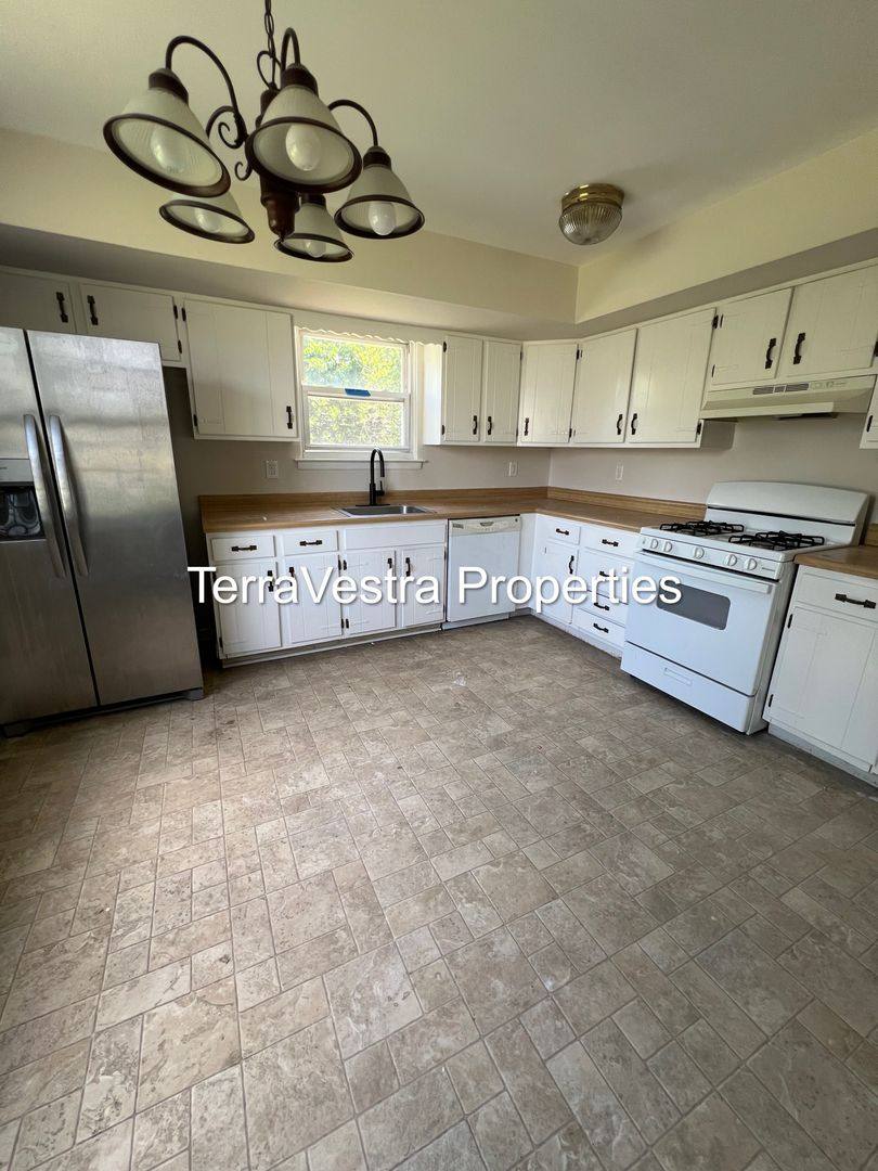 Apartment for rent at 13-15 Grasmur Court, Berlin, NJ 08009