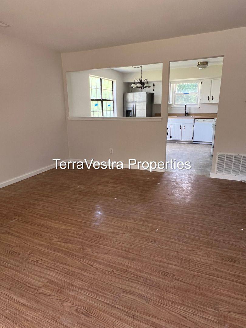 Apartment for rent at 13-15 Grasmur Court, Berlin, NJ 08009