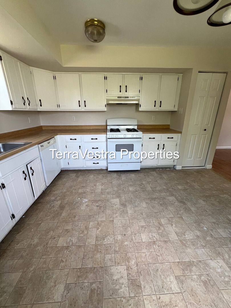 Apartment for rent at 13-15 Grasmur Court, Berlin, NJ 08009