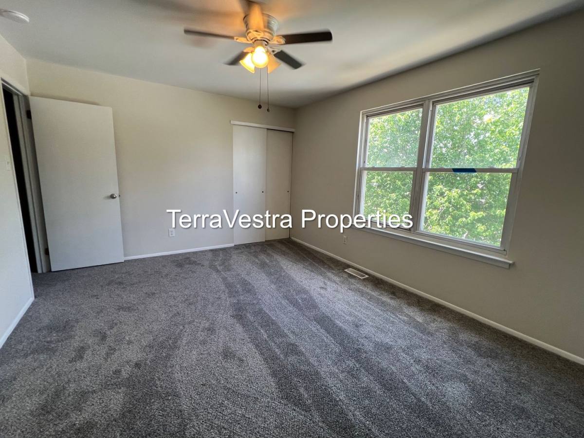 Apartment for rent at 13-15 Grasmur Court, Berlin, NJ 08009