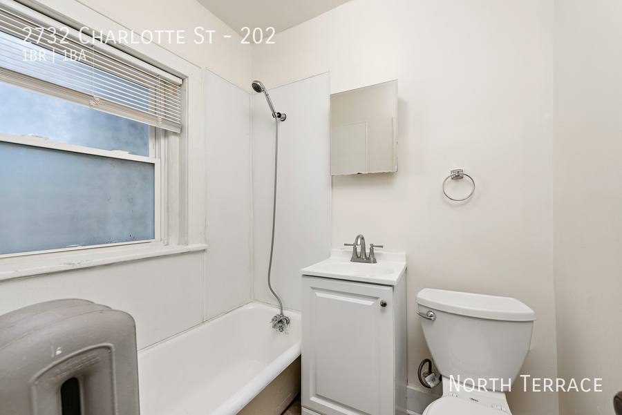 Apartment for rent at 2732 Charlotte St #202, Kansas City, MO 64109