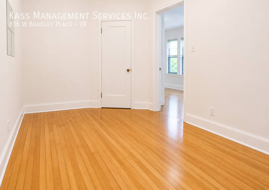 Apartment for rent at 836 W Bradley Place #2R, Chicago, IL 60613
