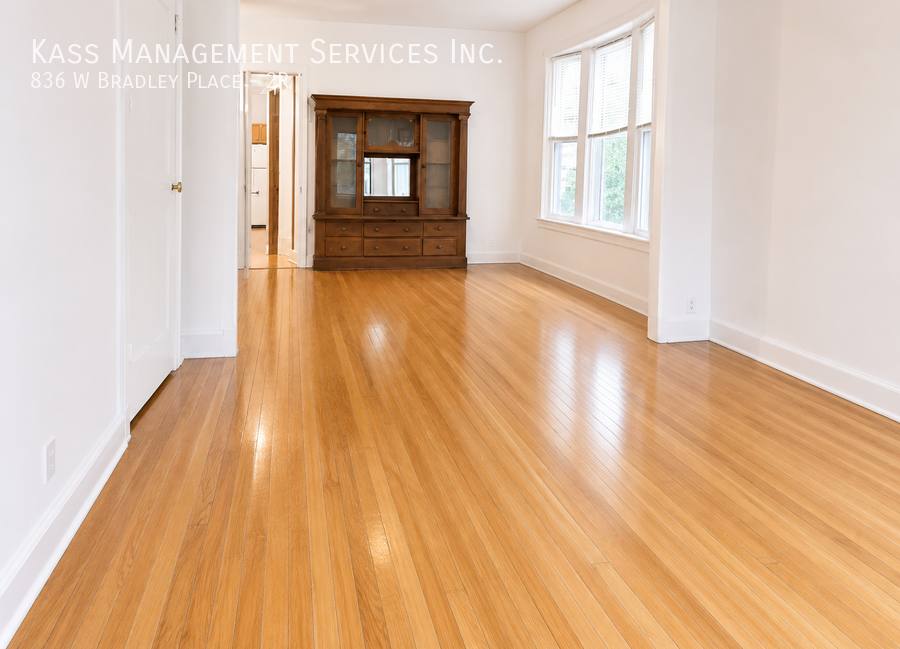 Apartment for rent at 836 W Bradley Place #2R, Chicago, IL 60613
