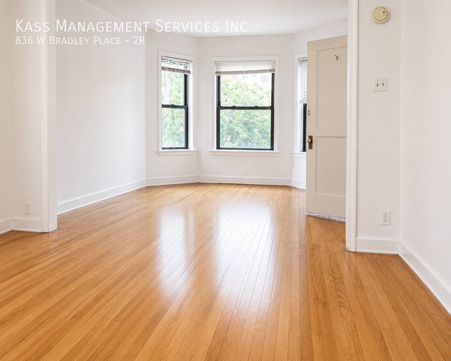 Apartment for rent at 836 W Bradley Place #2R, Chicago, IL 60613