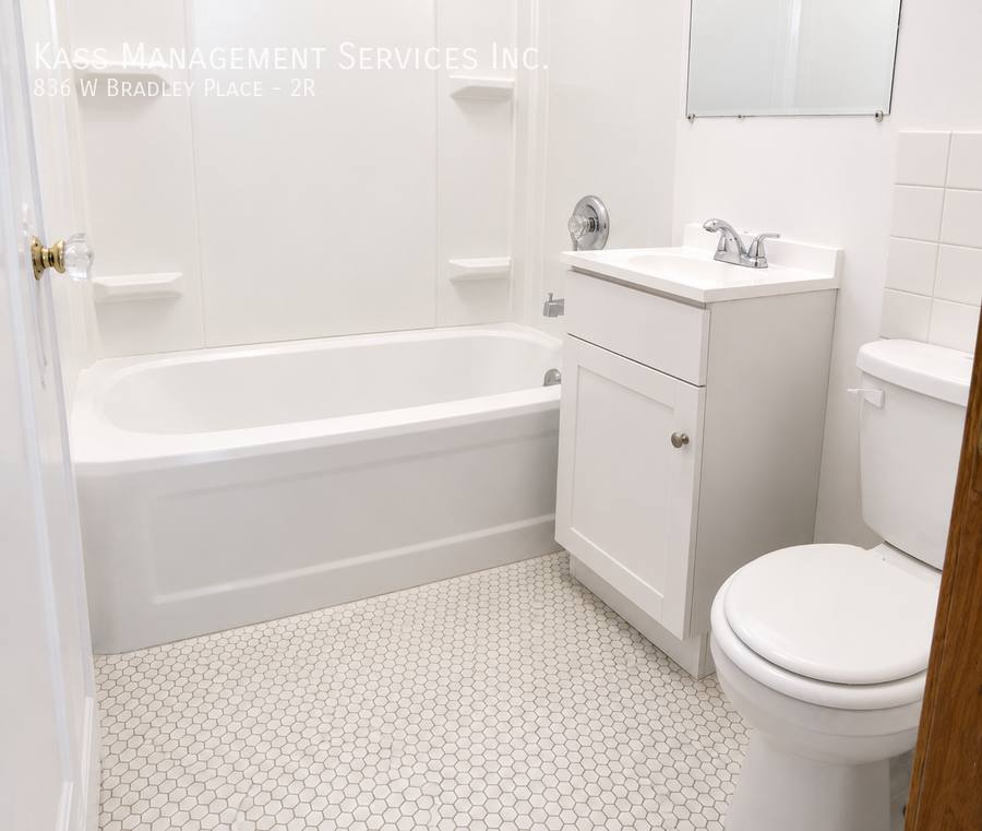 Apartment for rent at 836 W Bradley Place #2R, Chicago, IL 60613