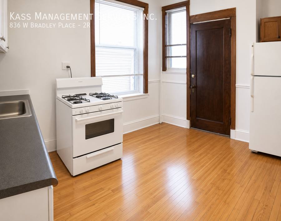 Apartment for rent at 836 W Bradley Place #2R, Chicago, IL 60613
