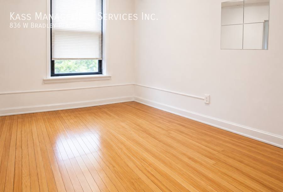 Apartment for rent at 836 W Bradley Place #2R, Chicago, IL 60613