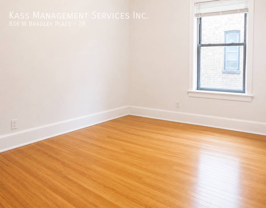 Apartment for rent at 836 W Bradley Place #2R, Chicago, IL 60613