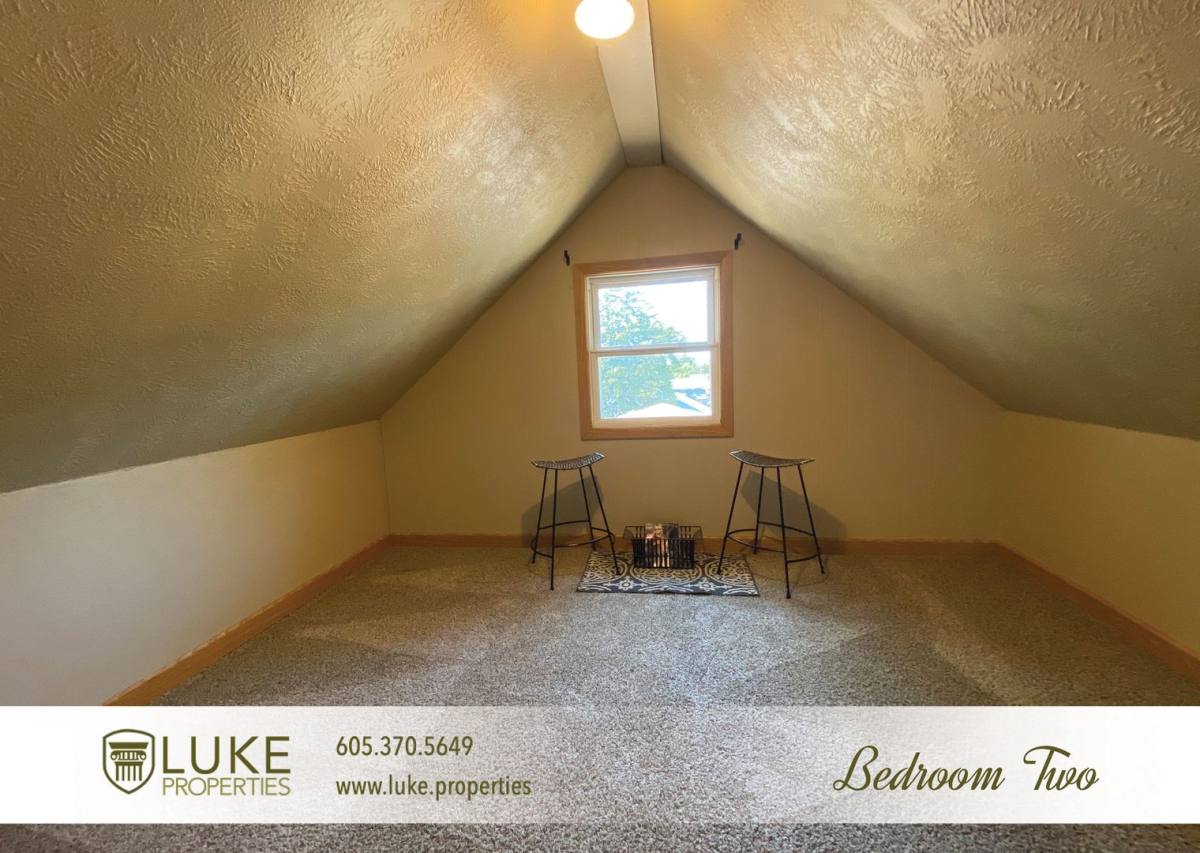 House for rent at 102 S Lake Ave, Sioux Falls, SD 57104