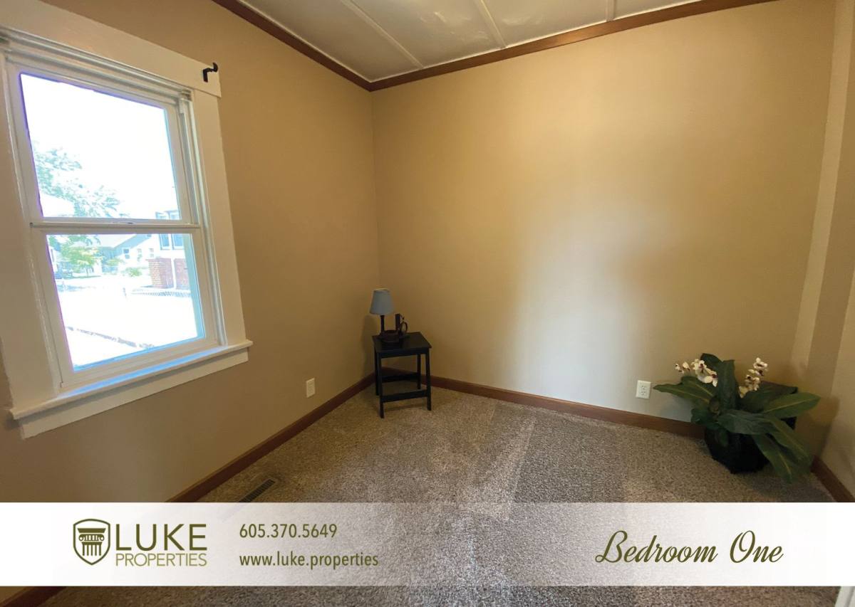 House for rent at 102 S Lake Ave, Sioux Falls, SD 57104