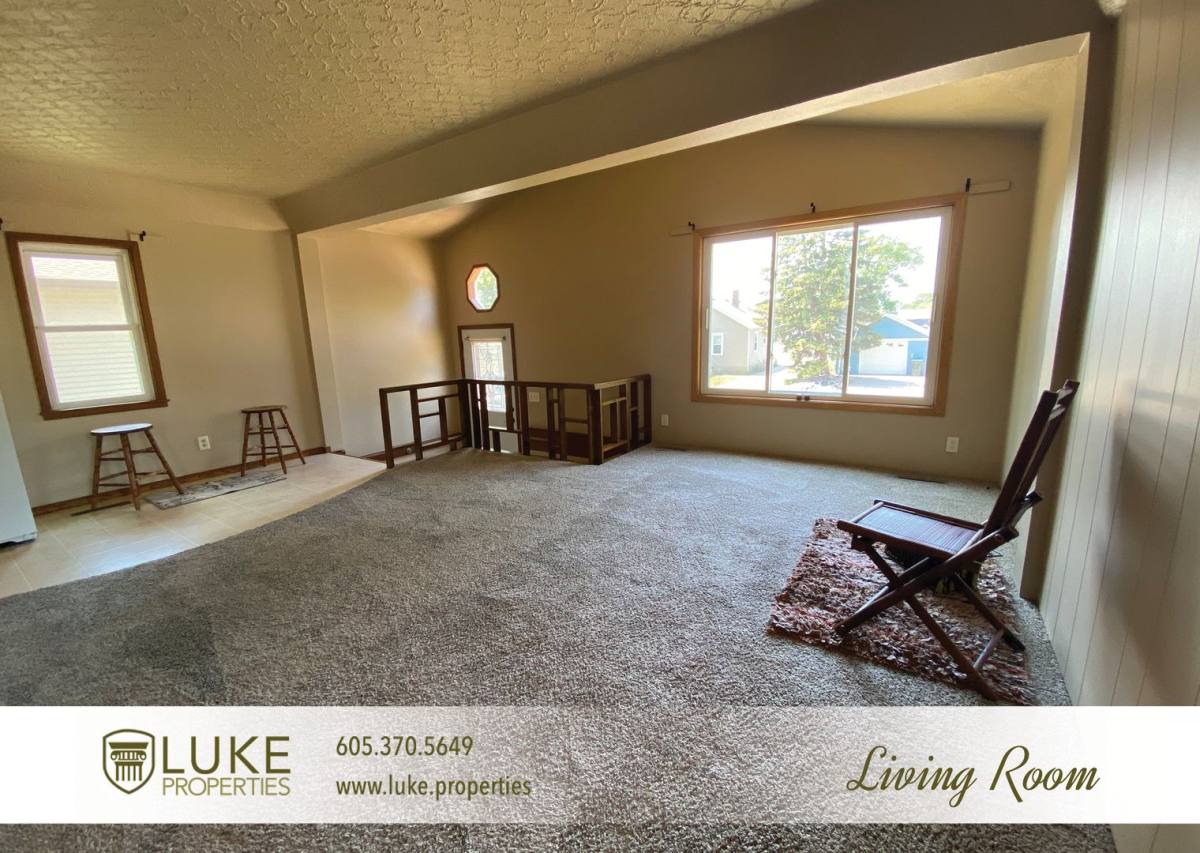 House for rent at 102 S Lake Ave, Sioux Falls, SD 57104