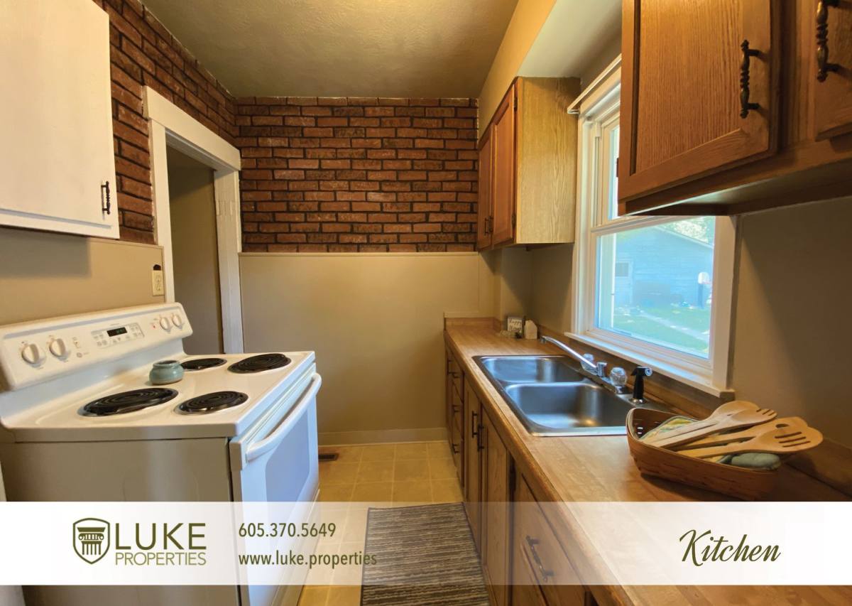 House for rent at 102 S Lake Ave, Sioux Falls, SD 57104