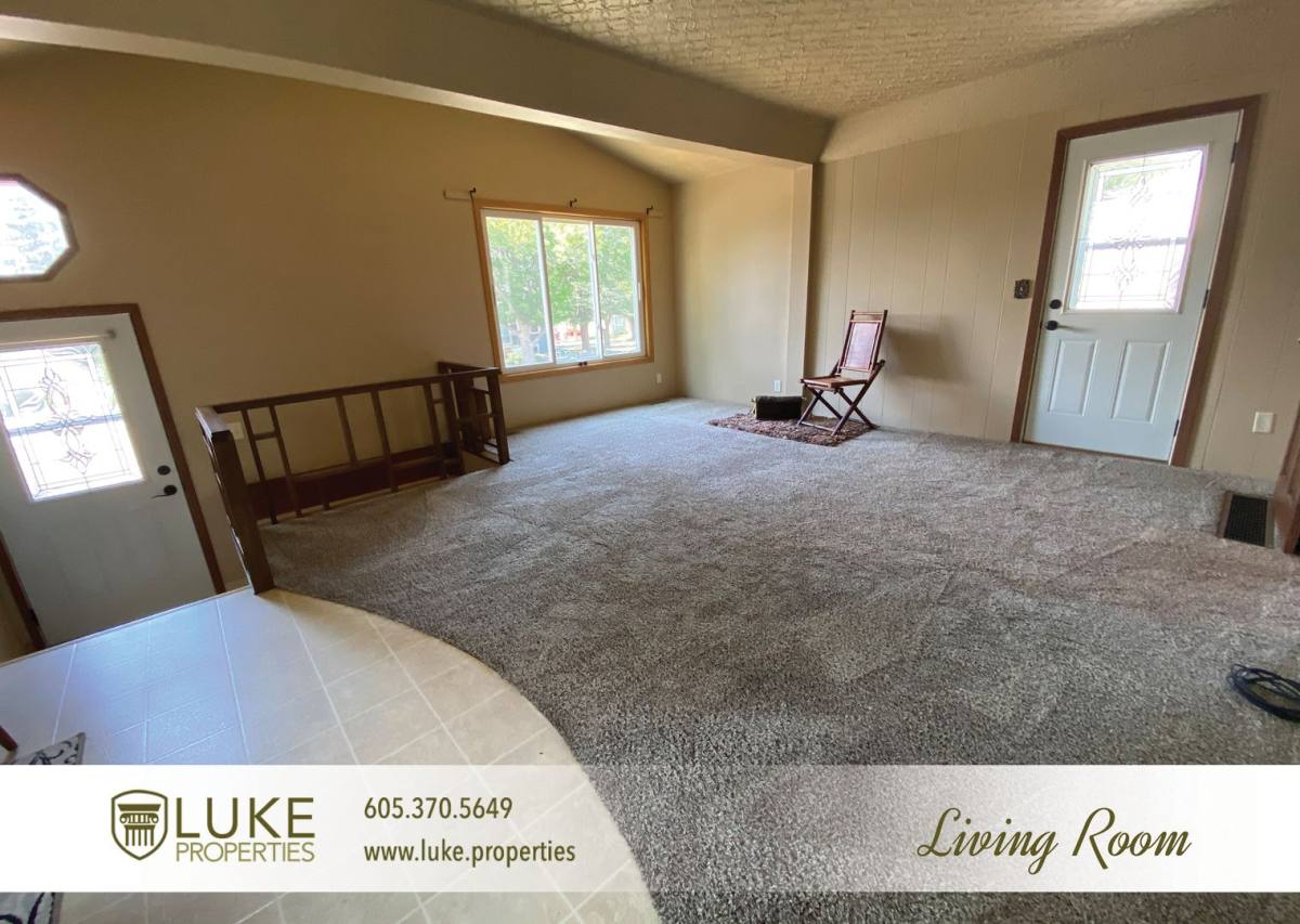 House for rent at 102 S Lake Ave, Sioux Falls, SD 57104