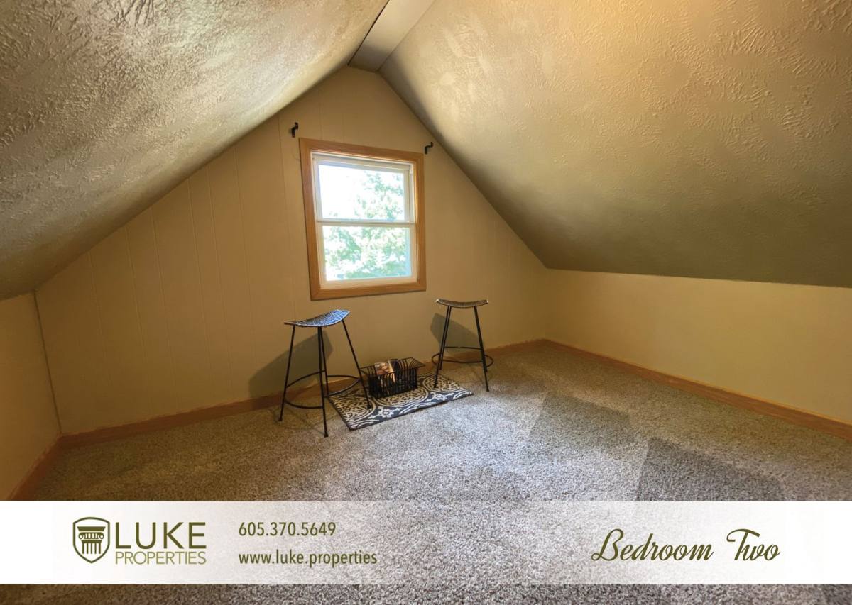 House for rent at 102 S Lake Ave, Sioux Falls, SD 57104