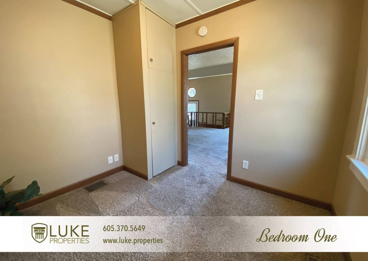 House for rent at 102 S Lake Ave, Sioux Falls, SD 57104