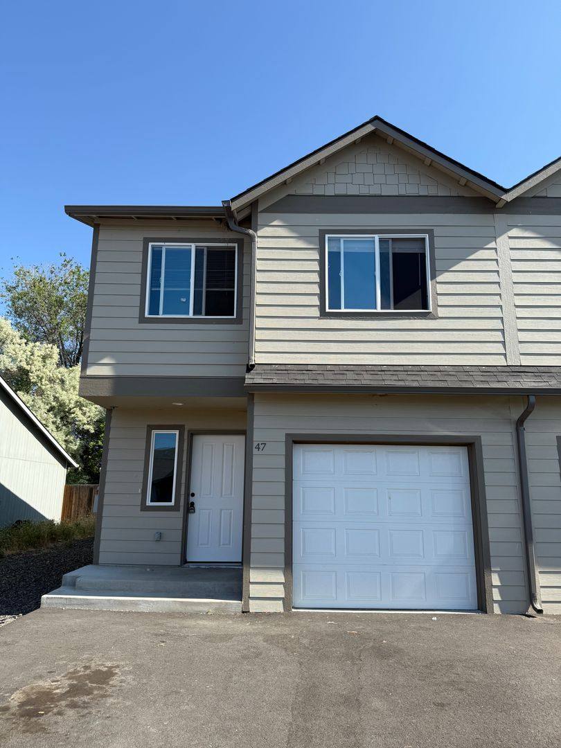 Townhouse for rent at 47 Samantha Court, Yakima, WA 98903