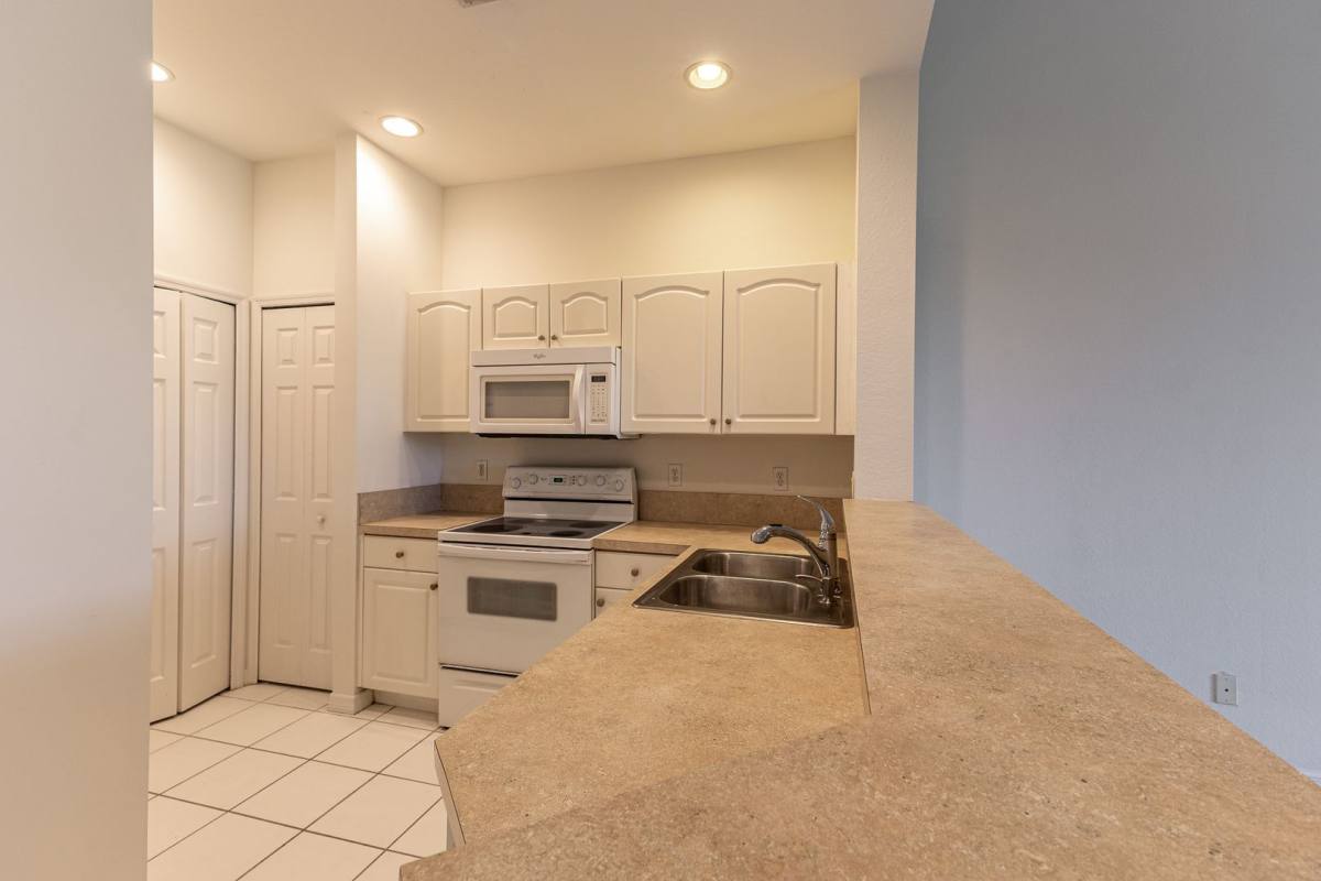 Condo for rent at 4255 Liron Ave, Fort Myers, FL 33916
