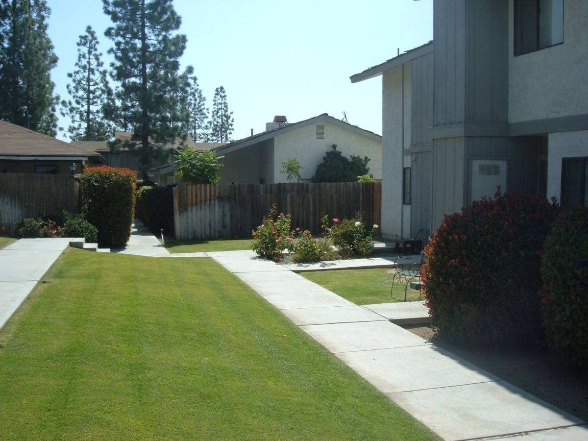 Apartment for rent at 2400 Eric Way, Bakersfield, CA 93306