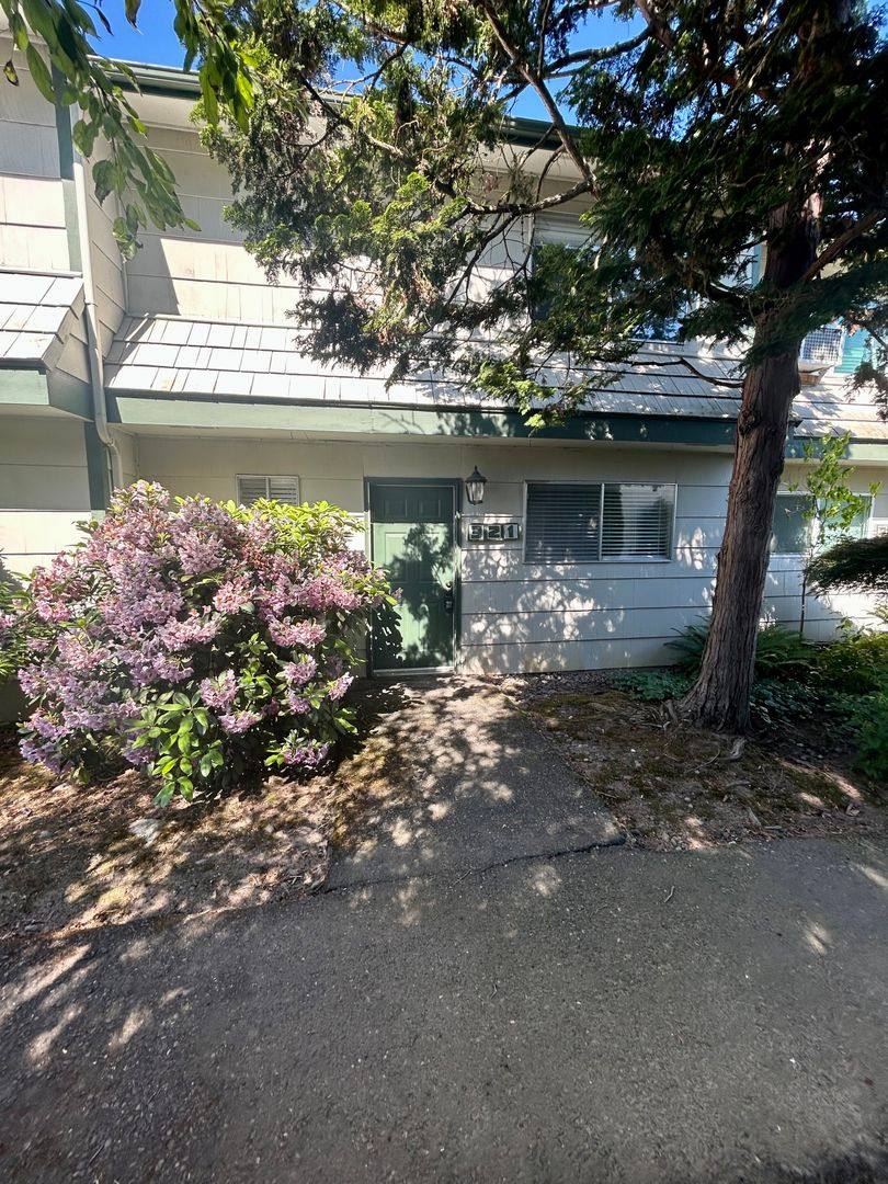 Townhouse for rent at 321 NE 105th St, Vancouver, WA 98685