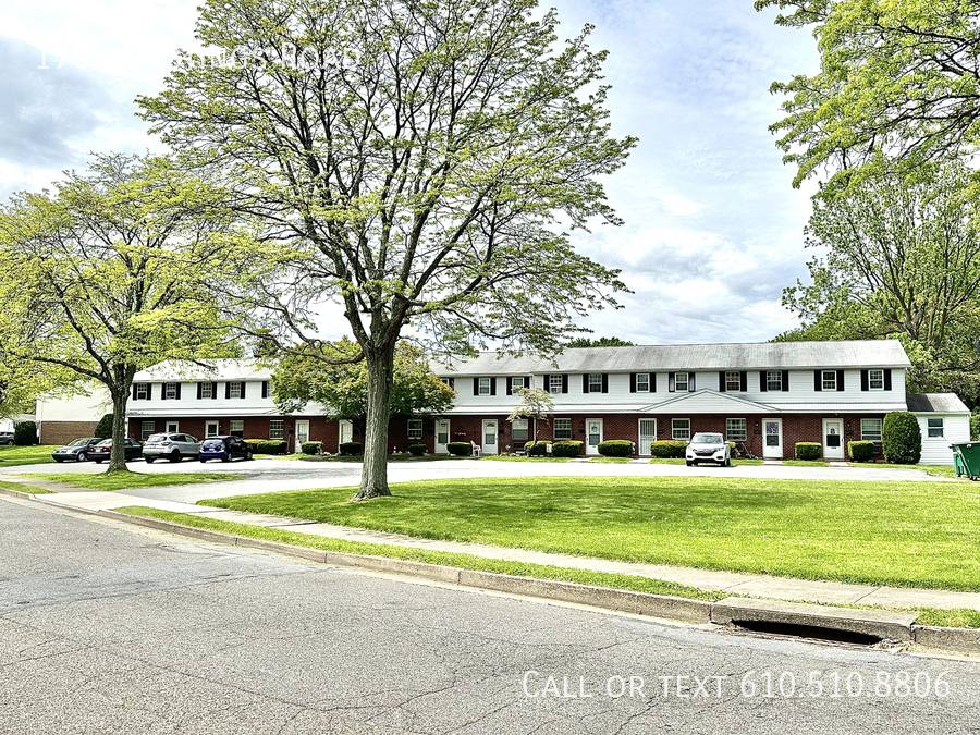 Townhouse for rent at 1752 Hastings Rd, Bethlehem, PA 18017
