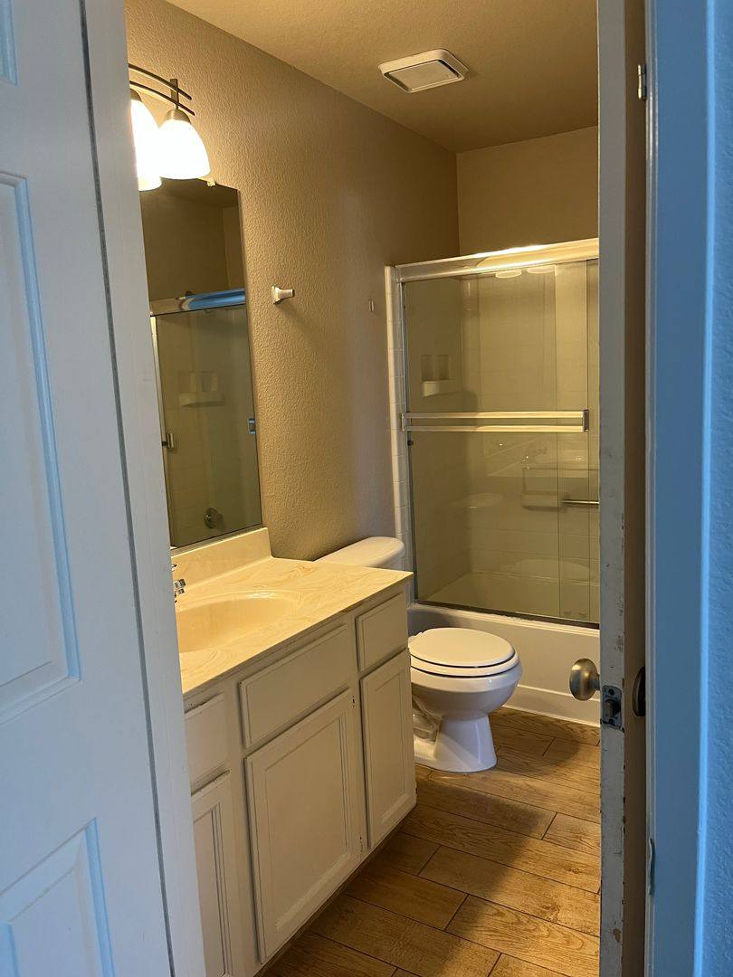 Apartment for rent at 415 W J St, Los Banos, CA 93635