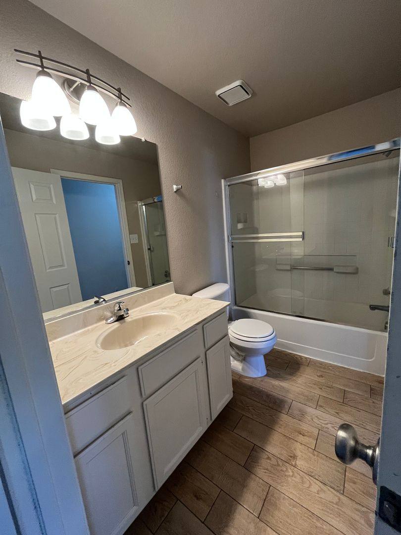 Apartment for rent at 415 W J St, Los Banos, CA 93635