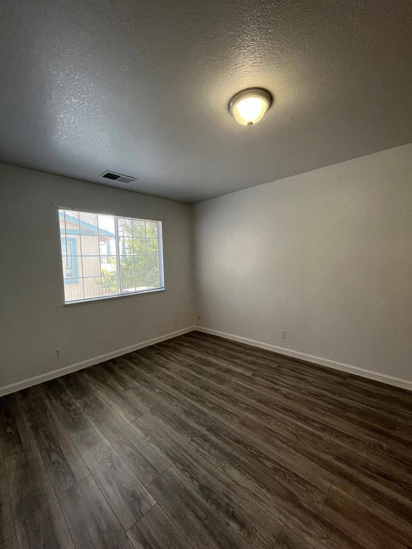 Apartment for rent at 415 W J St, Los Banos, CA 93635
