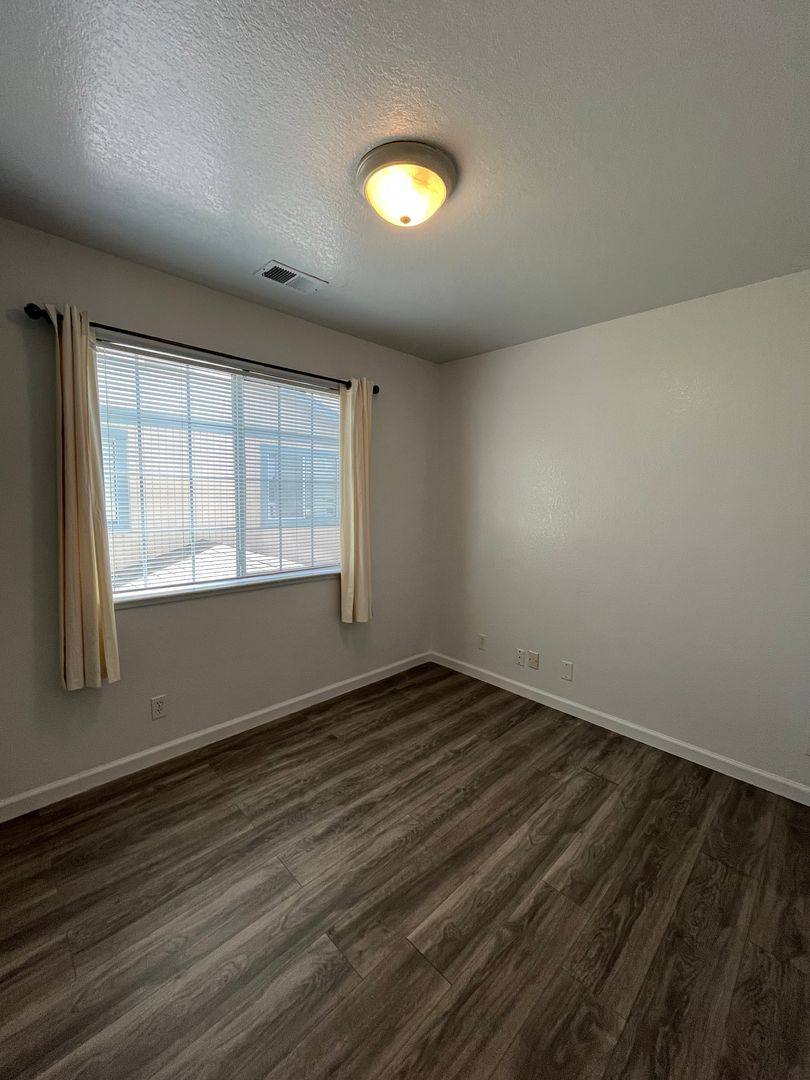 Apartment for rent at 415 W J St, Los Banos, CA 93635
