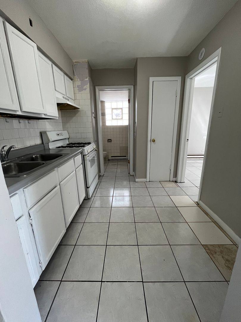 Apartment for rent at 1640 N 1st Ave, Melrose Park, IL 60160
