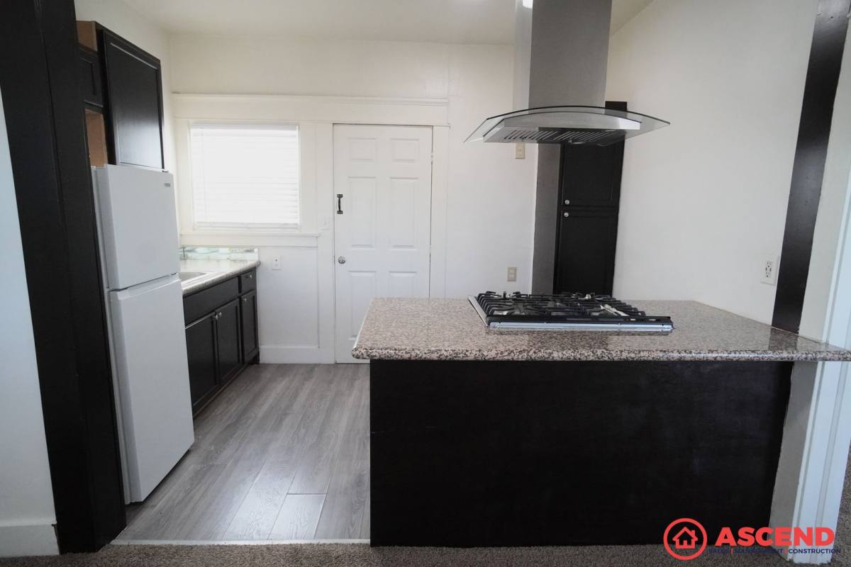 Apartment for rent at 1701 B St, Bakersfield, CA 93301