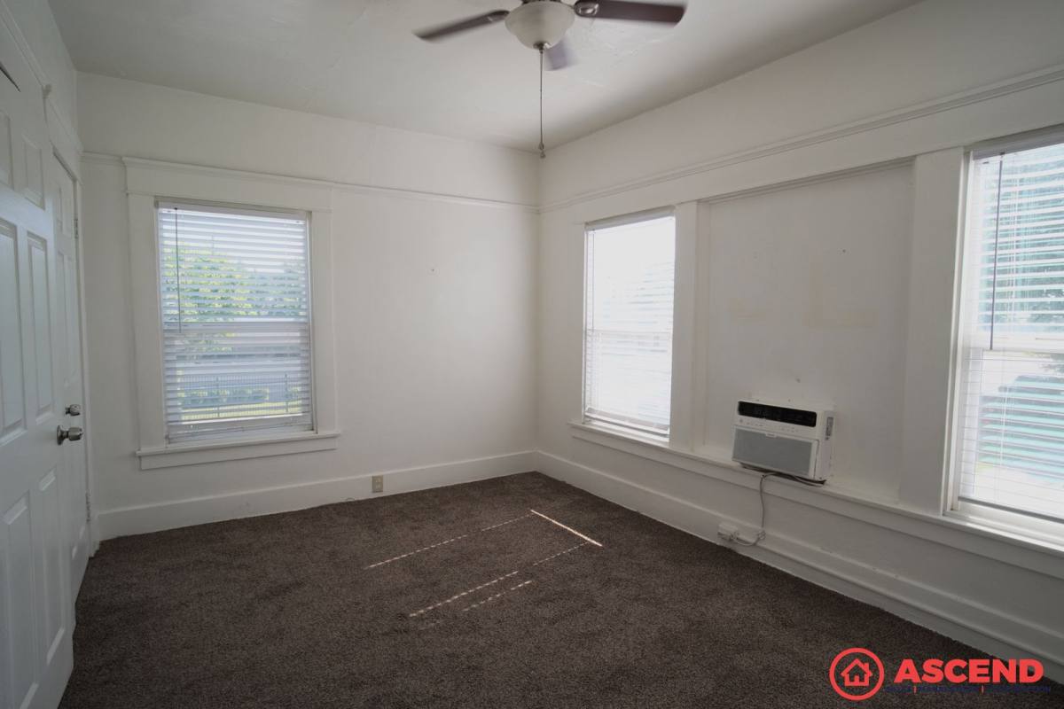 Apartment for rent at 1701 B St, Bakersfield, CA 93301
