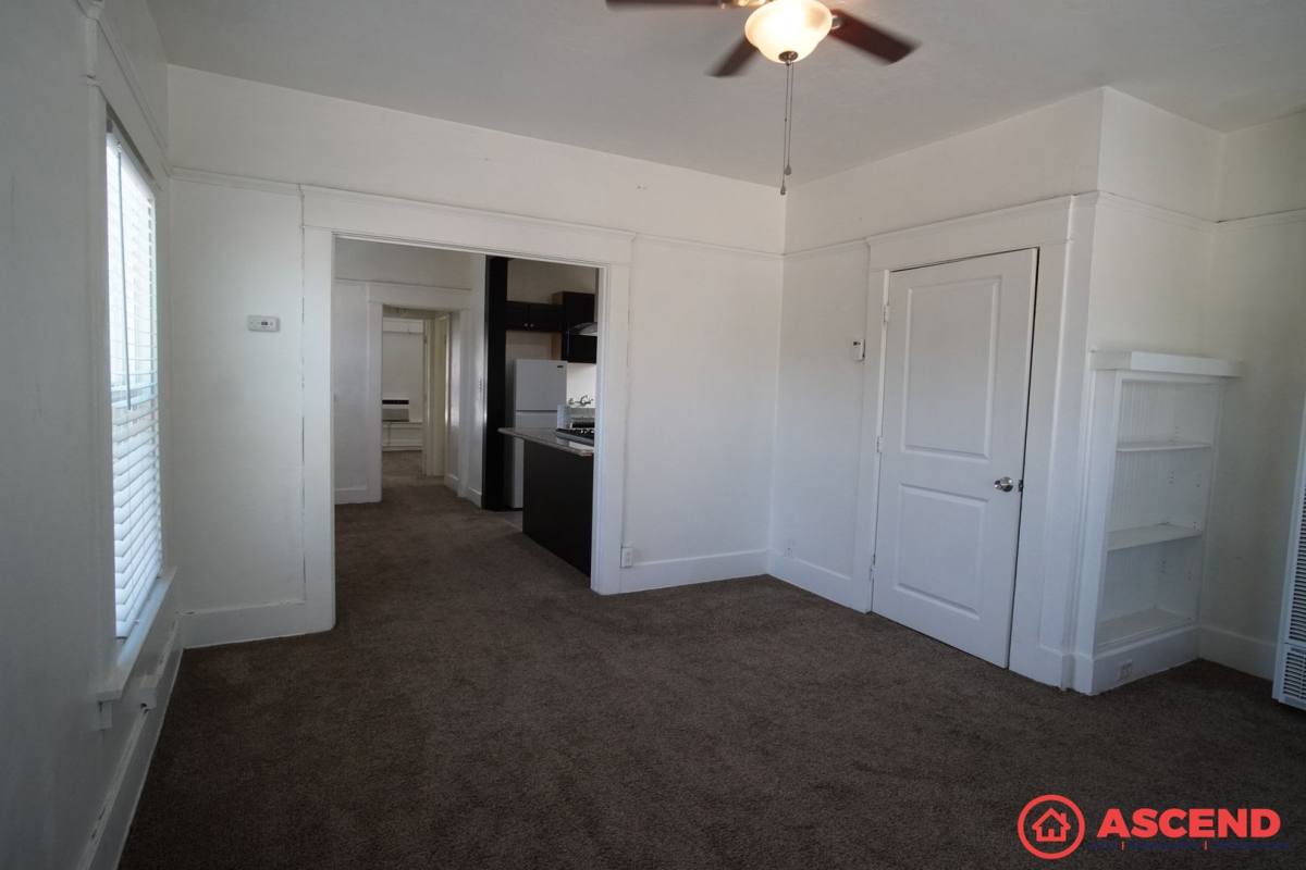 Apartment for rent at 1701 B St, Bakersfield, CA 93301