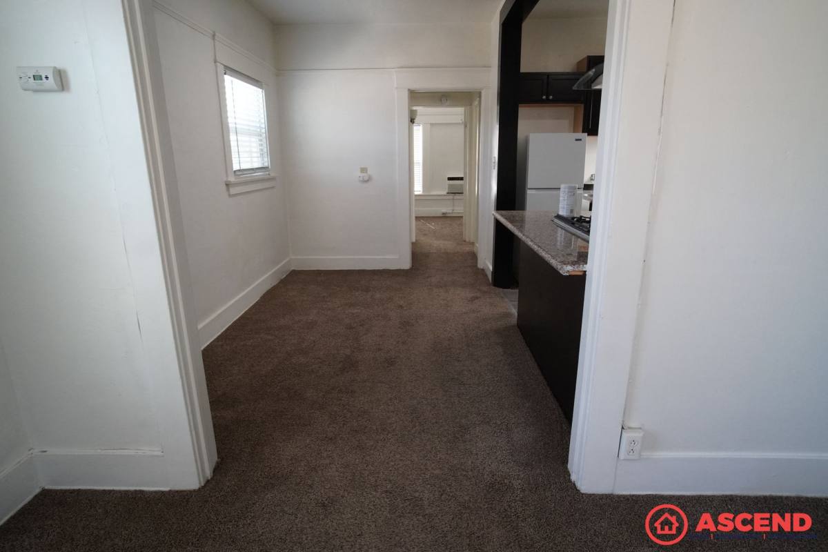 Apartment for rent at 1701 B St, Bakersfield, CA 93301