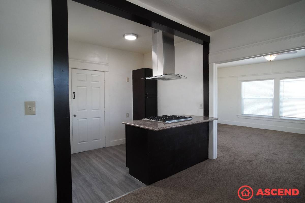 Apartment for rent at 1701 B St, Bakersfield, CA 93301