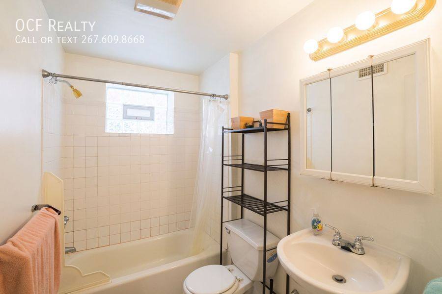 Apartment for rent at 807 N Franklin St #2, Philadelphia, PA 19123