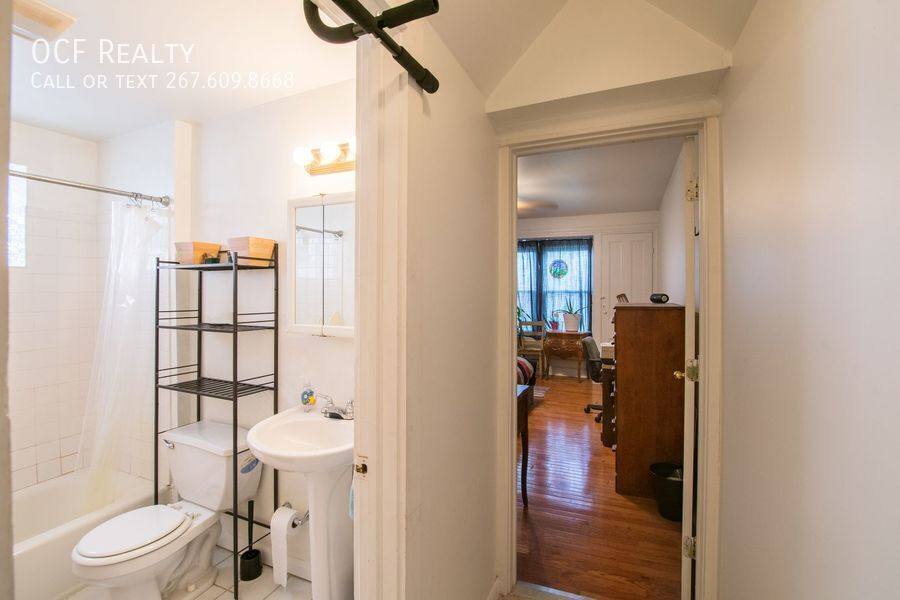 Apartment for rent at 807 N Franklin St #2, Philadelphia, PA 19123