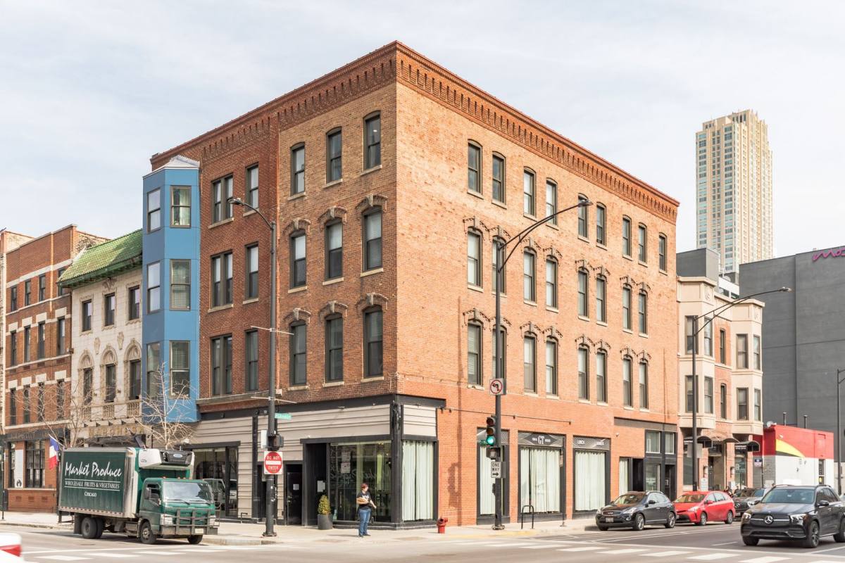 Apartment for rent at 531 N Wells St, Chicago, IL 60654