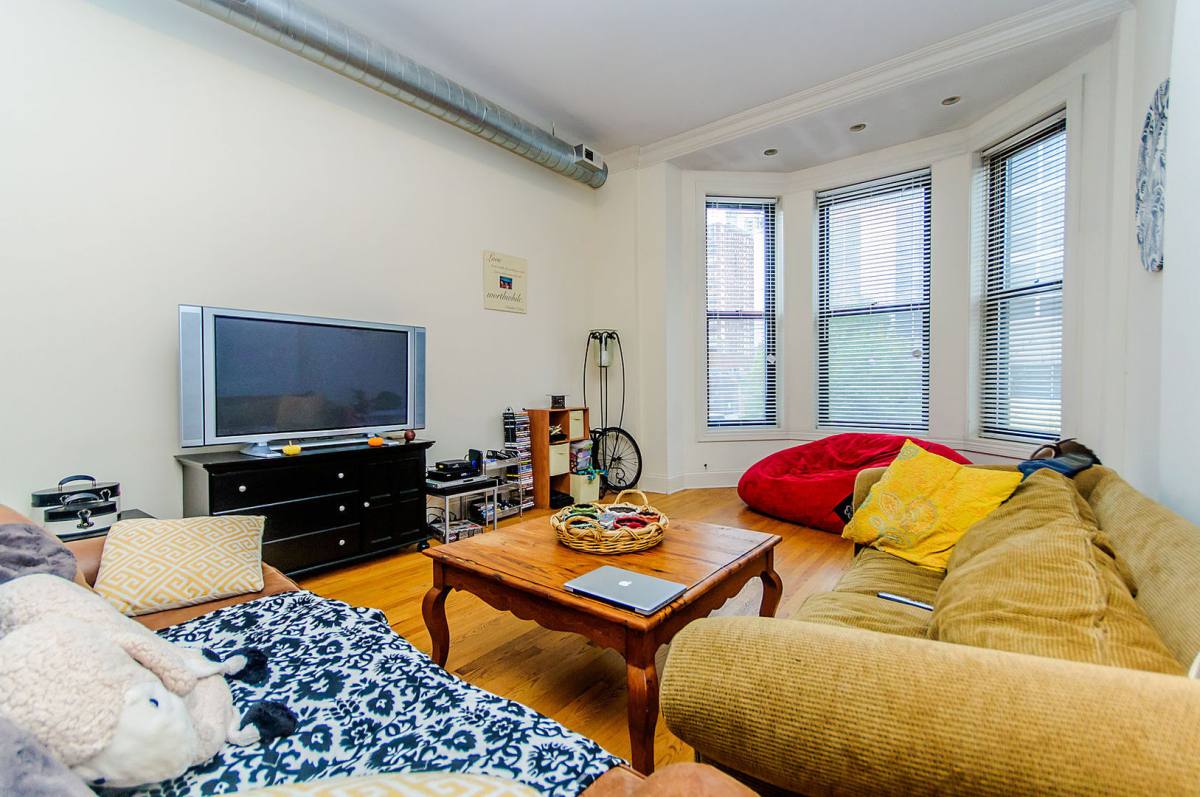 Apartment for rent at 531 N Wells St, Chicago, IL 60654